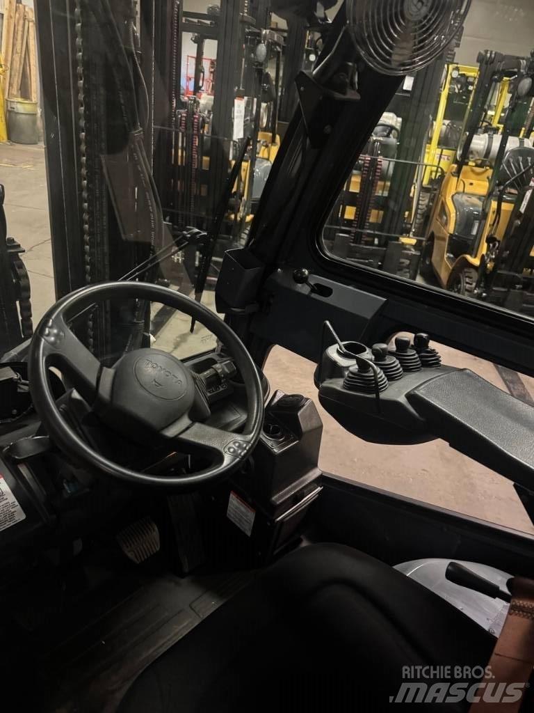 Toyota 8 FGCU 30 Kahveltõstukid - muud