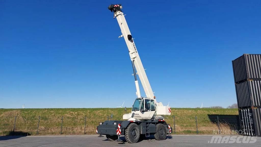 Terex RC30-1 Raske maastiku tõstukid