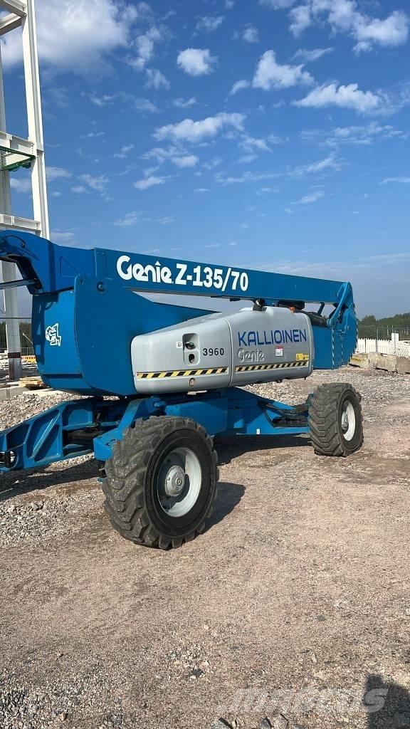 Genie Z 135/70 RT Iseliikuvad poomtõstukid