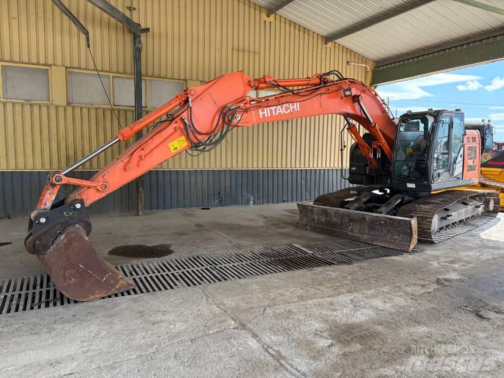 Hitachi ZX 225 Roomikekskavaatorid