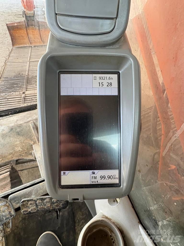Hitachi ZX 225 Roomikekskavaatorid