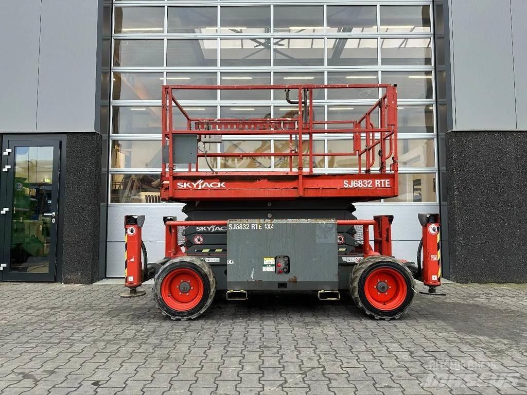SkyJack SJ6832 RTE Käärtõstukid