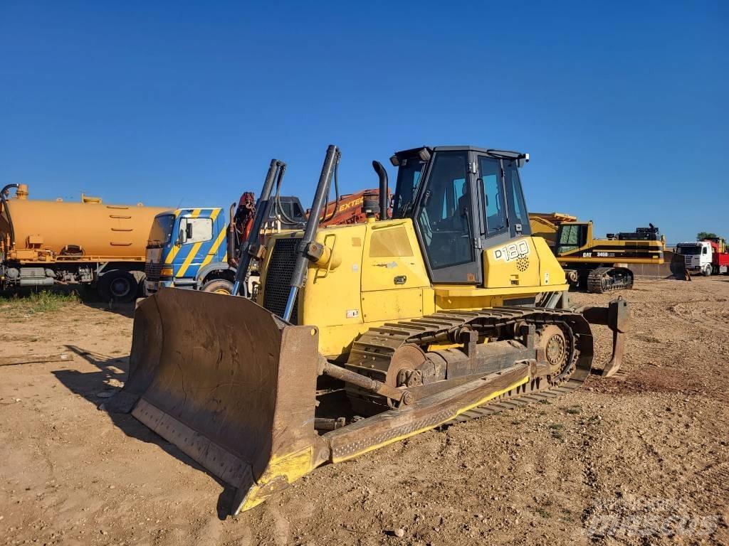 New Holland D 180 Buldooserid
