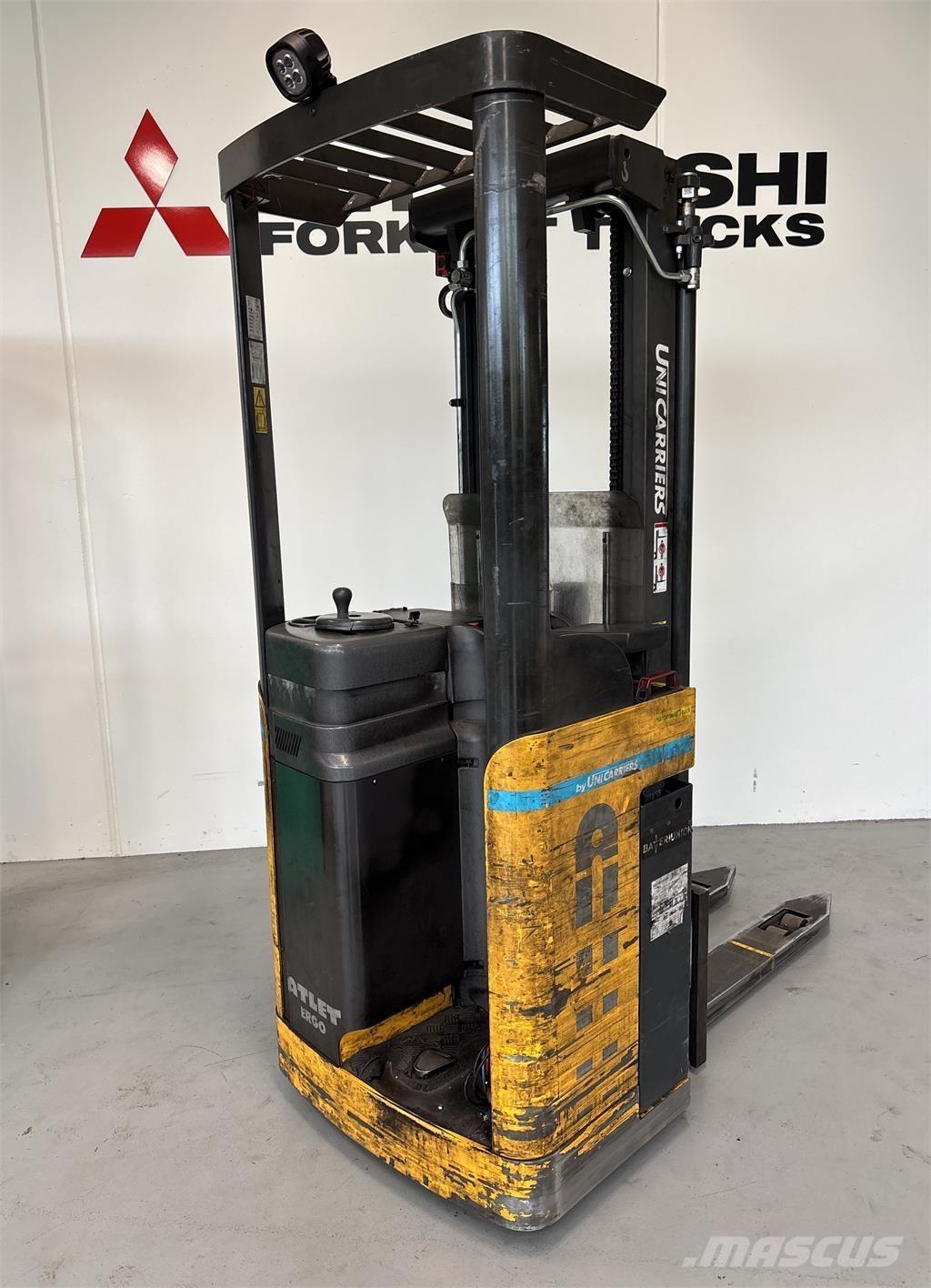 Atlet A160 Platvormiga virnastajad