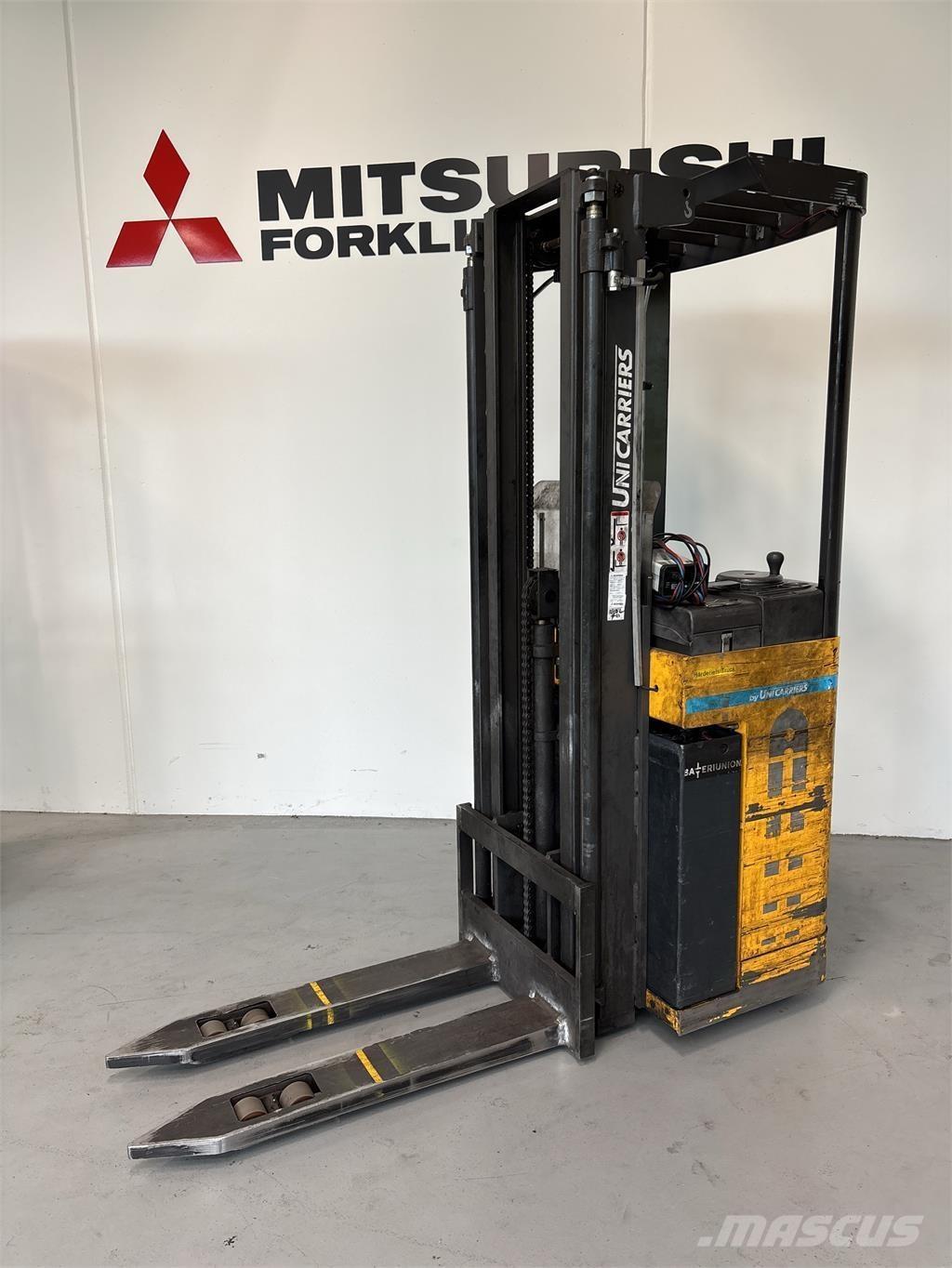 Atlet A160 Platvormiga virnastajad