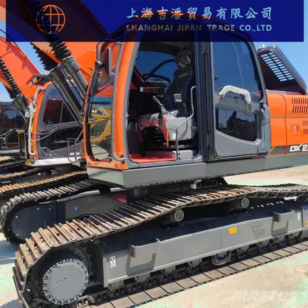 Doosan DX 225 Roomikekskavaatorid