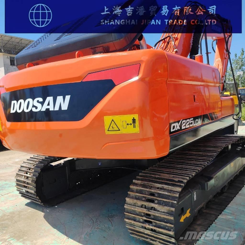 Doosan DX 225 Roomikekskavaatorid