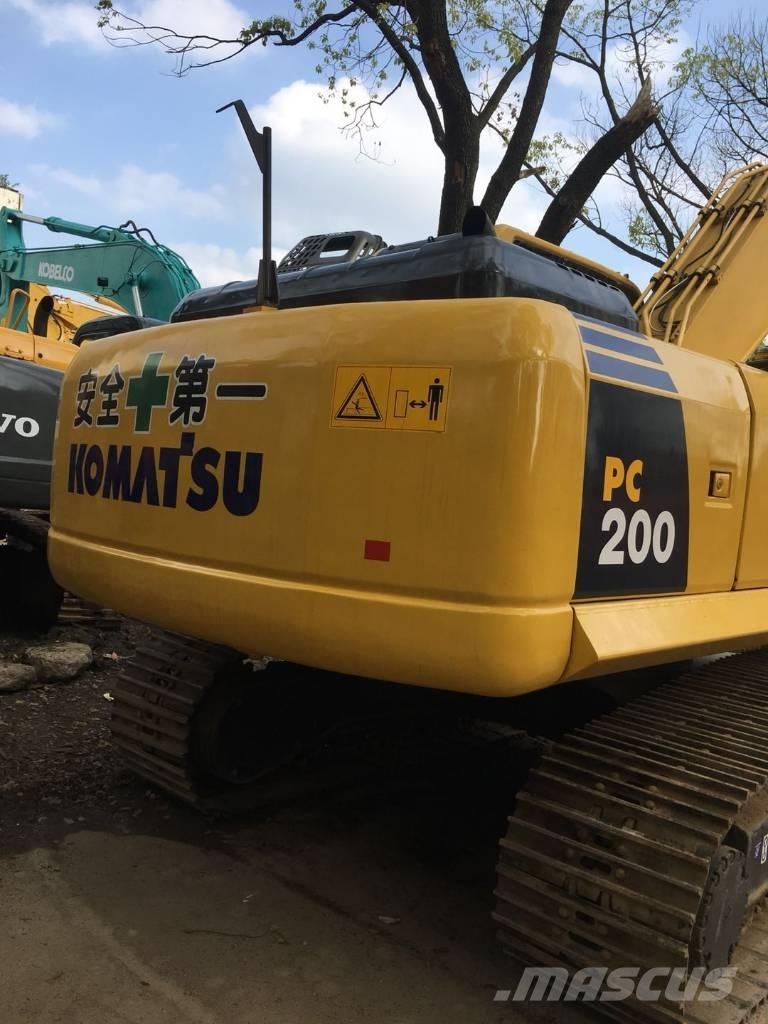 Komatsu PC 200-8 Roomikekskavaatorid