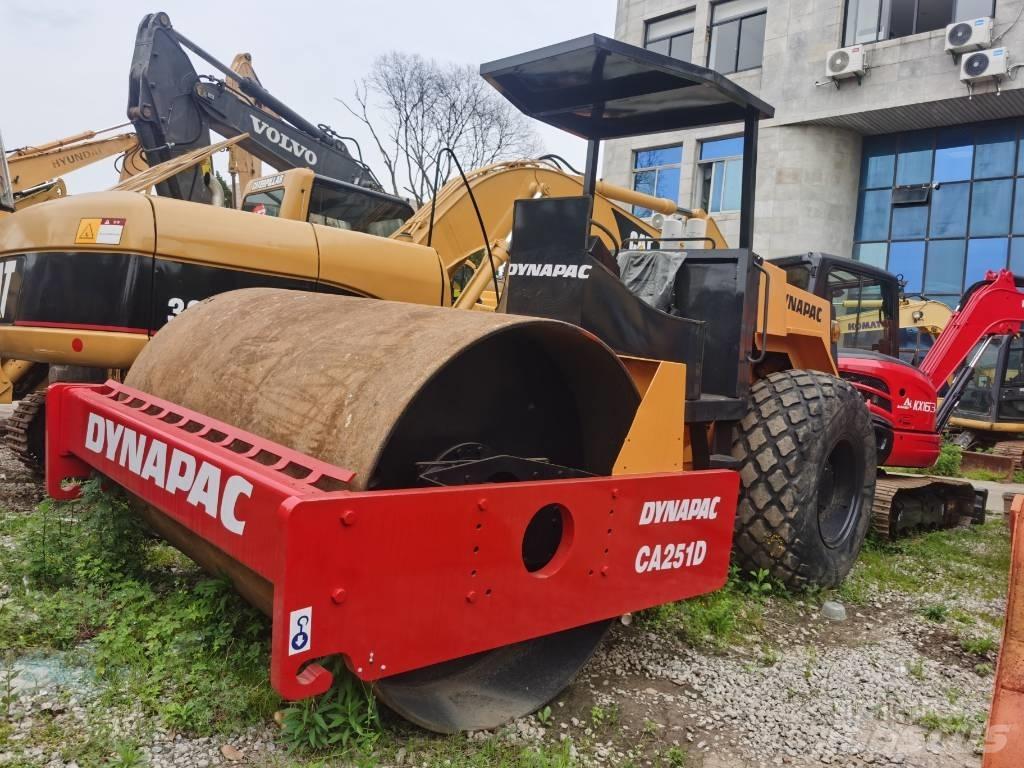Dynapac CA 251 D Ühe trumliga rullid