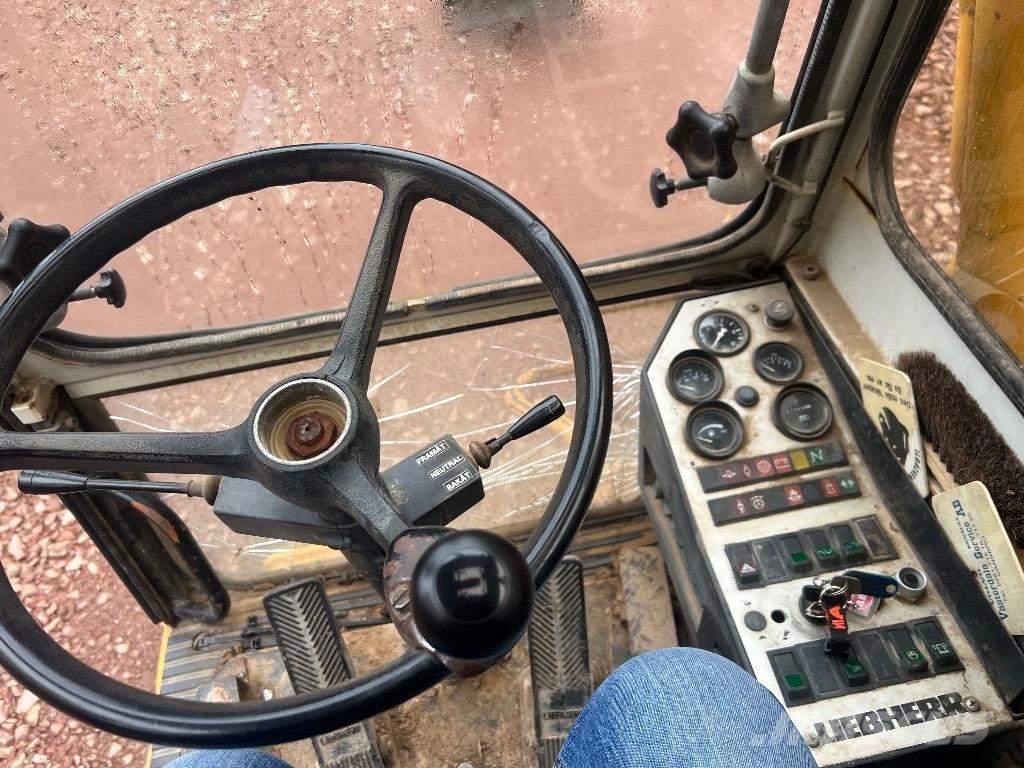 Liebherr 902 Ratasekskavaatorid