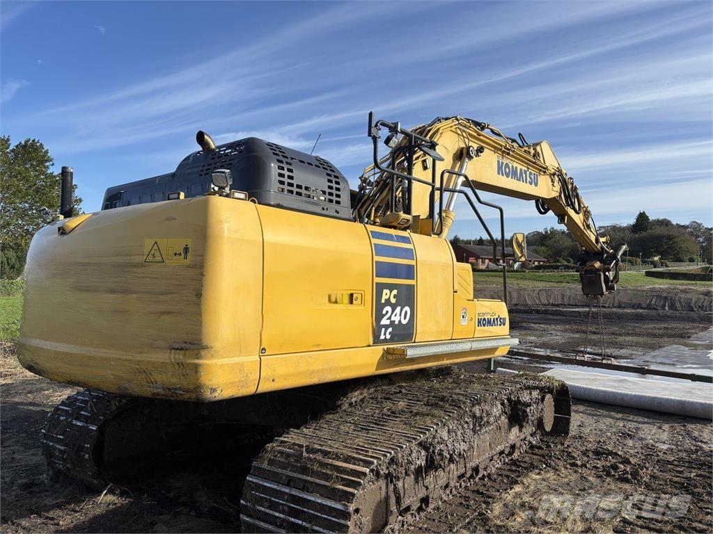 Komatsu PC240LC-11 Roomikekskavaatorid