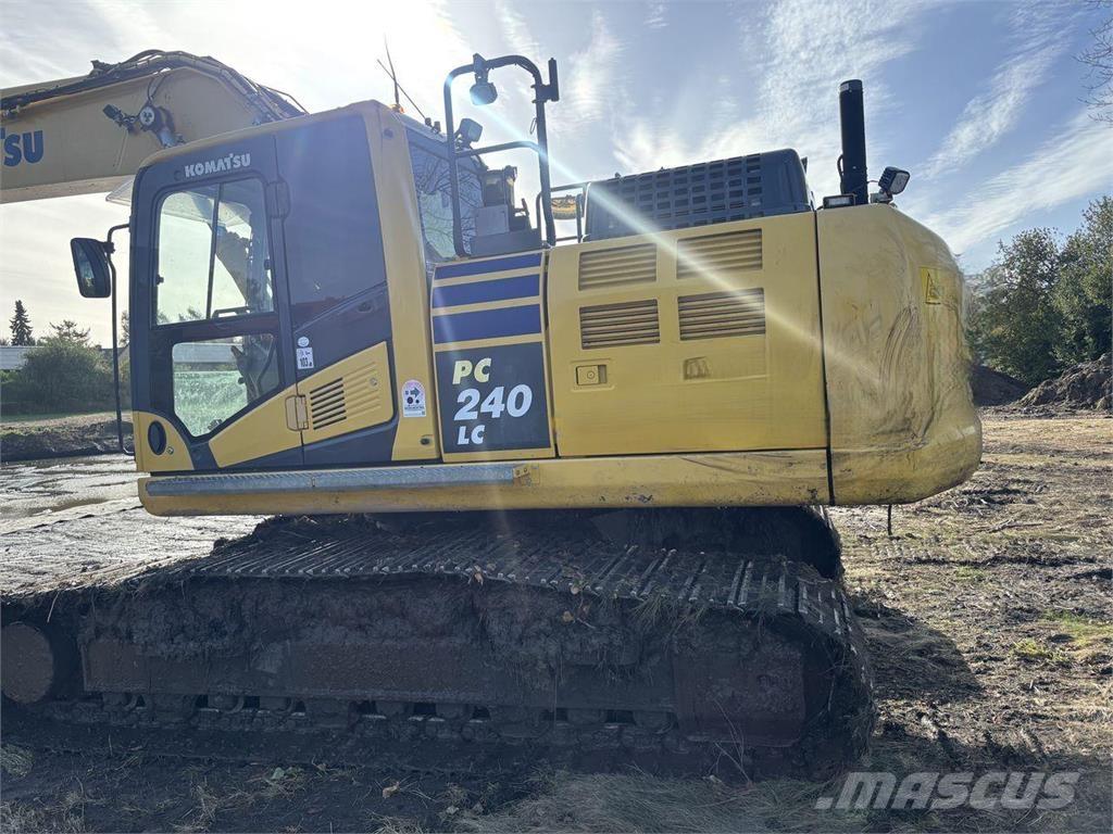 Komatsu PC240LC-11 Roomikekskavaatorid