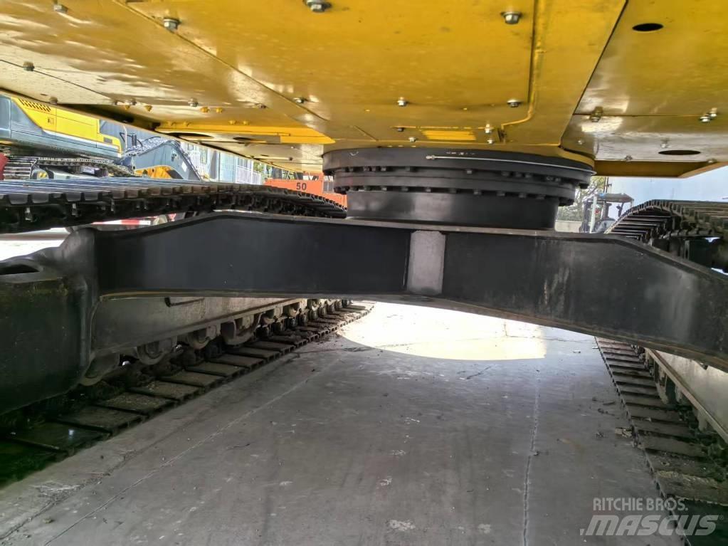 Komatsu PC 220-8 Roomikekskavaatorid