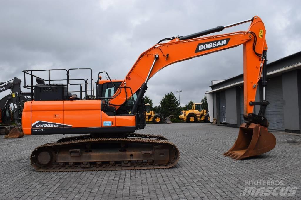 Doosan DX 225 LC Roomikekskavaatorid