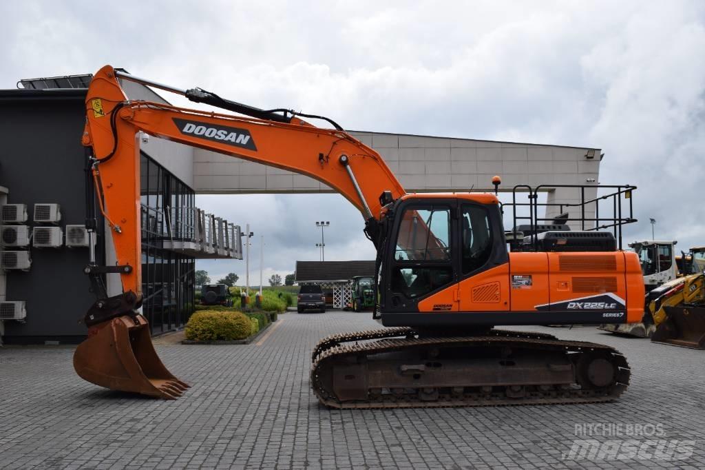 Doosan DX 225 LC Roomikekskavaatorid