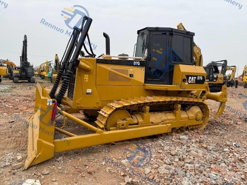 CAT D 7 G Buldooserid