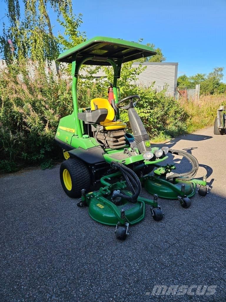 John Deere 7400 A Muud golfiväljaku niidukid