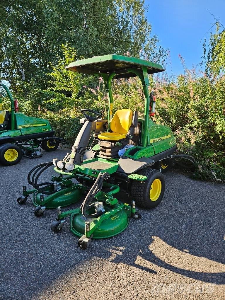 John Deere 7400 A Muud golfiväljaku niidukid