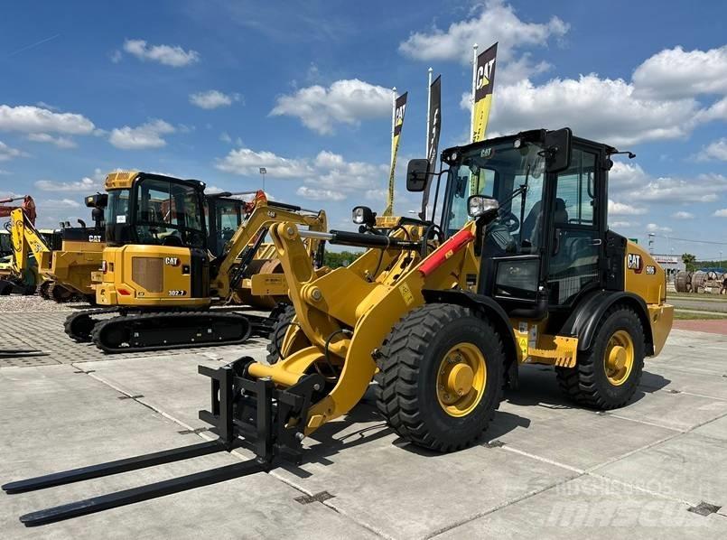 CAT 906 Rataslaadurid
