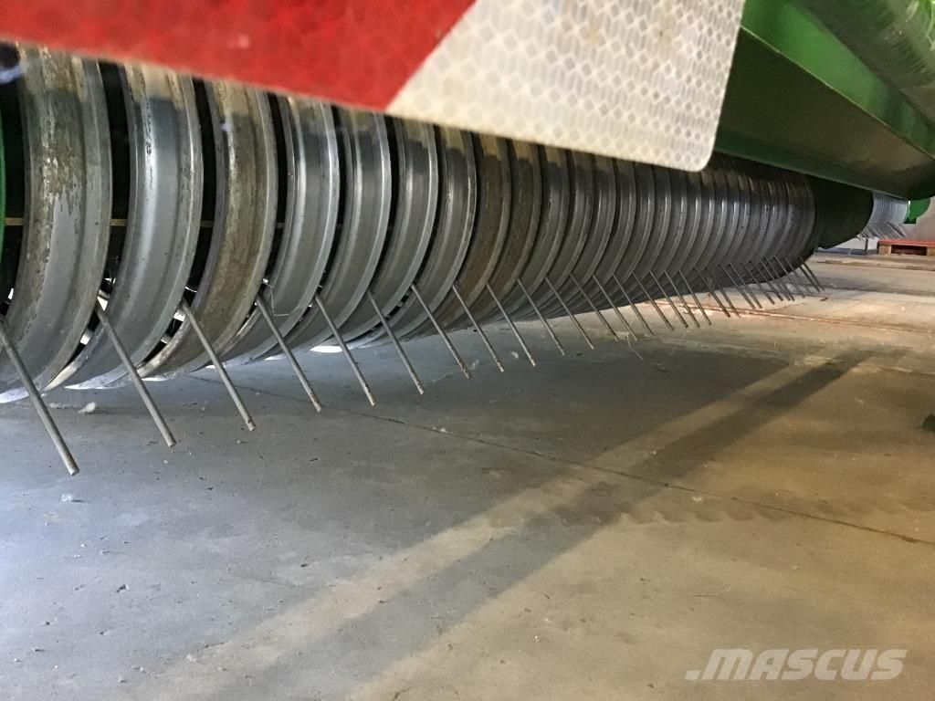 John Deere V461M Ruloonpressid
