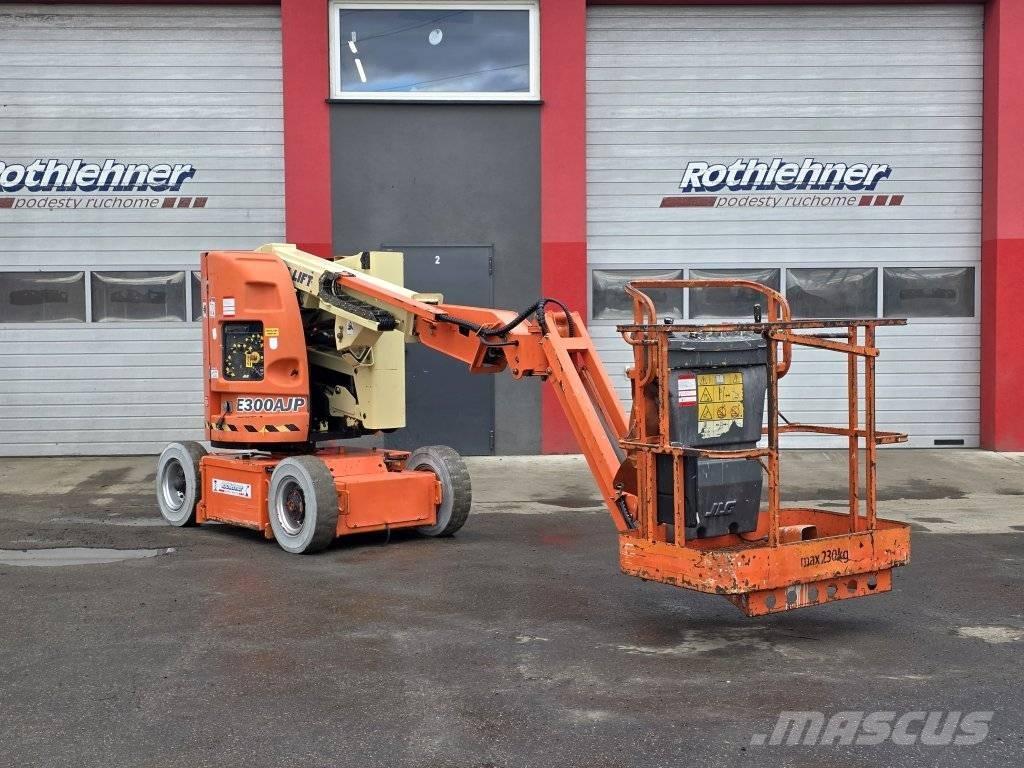 JLG 300 AJP Iseliikuvad poomtõstukid