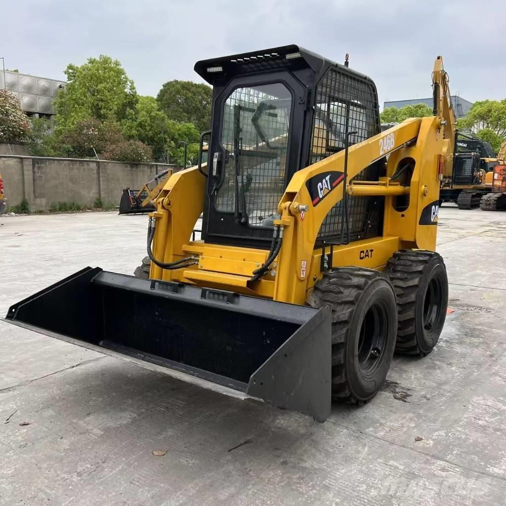 CAT 246 B Väikelaadurid