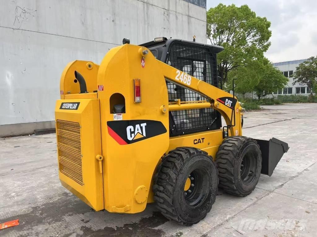 CAT 246 B Väikelaadurid
