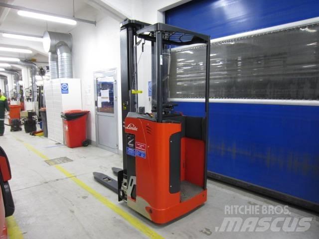 Linde L1600 Platvormiga virnastajad
