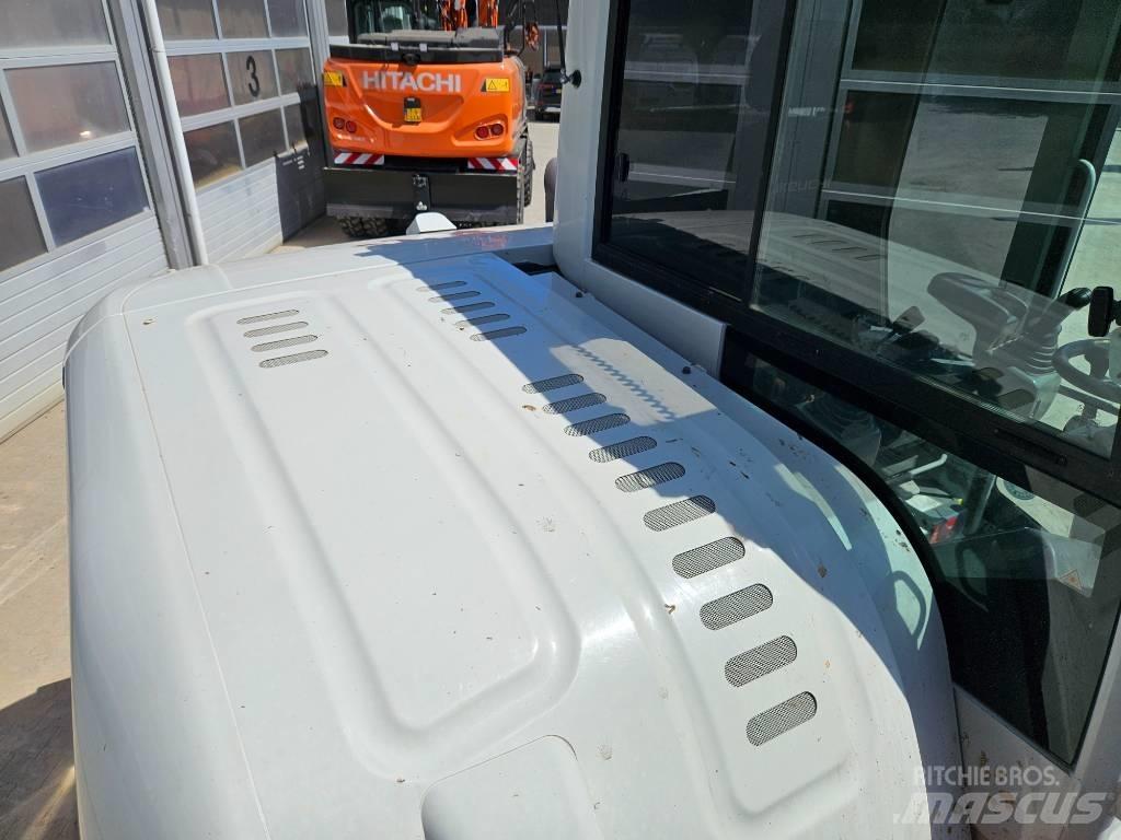 Takeuchi TB295W Ratasekskavaatorid