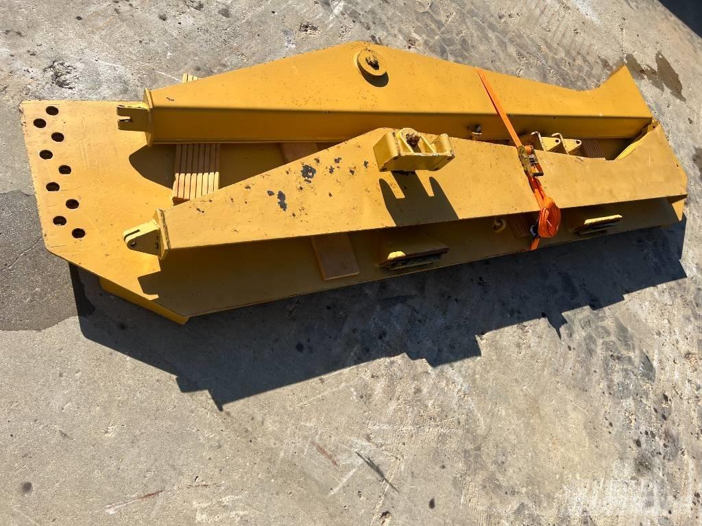 CAT 735 Tagaluugid