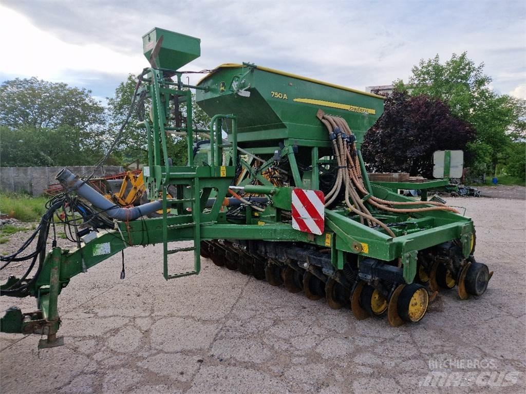 John Deere 750 A Külvik-äkked