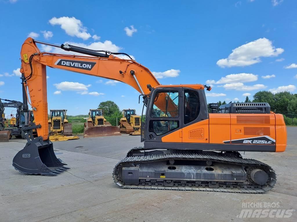 Develon DX225LC-7M Roomikekskavaatorid