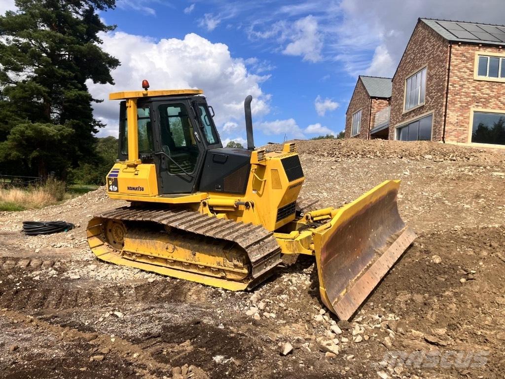 Komatsu D 41 P-6 Buldooserid