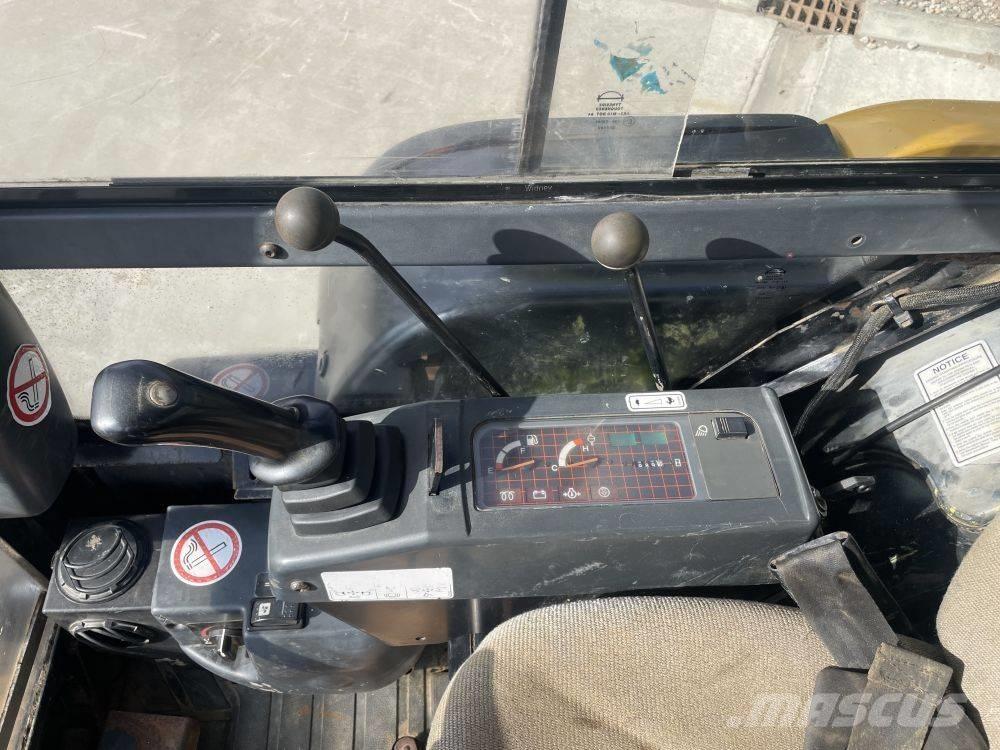 CAT 302.5 Miniekskavaatorid < 7 t