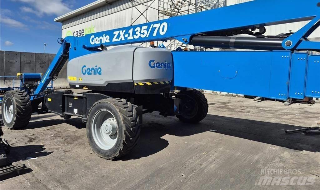Genie ZX 135/70 Iseliikuvad poomtõstukid