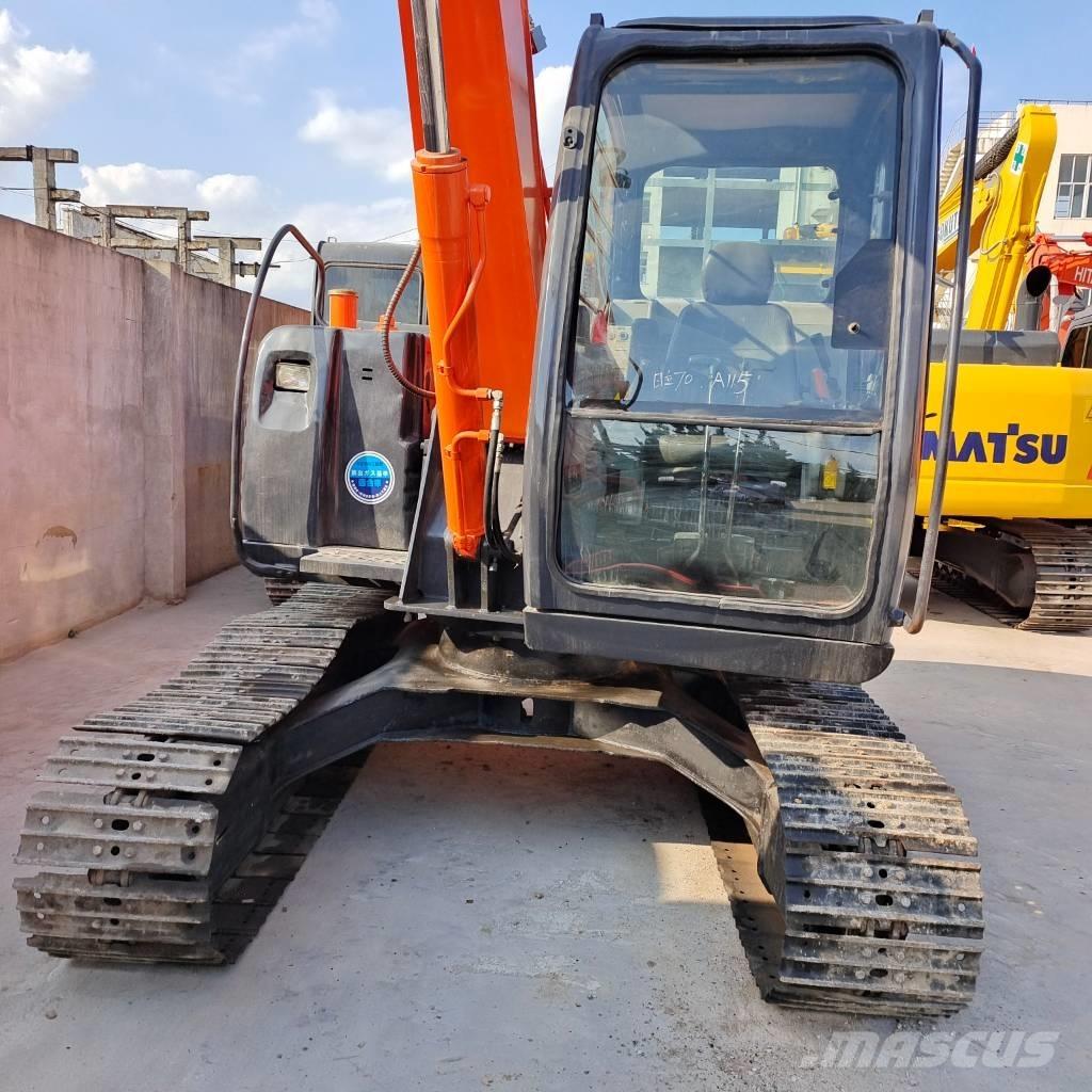 Hitachi ZX 70 Väikeekskavaatorid 7t-12t