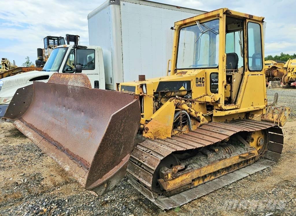 CAT D 4 C Buldooserid