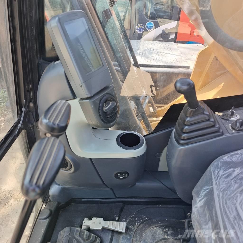 CAT 320D2 Roomikekskavaatorid