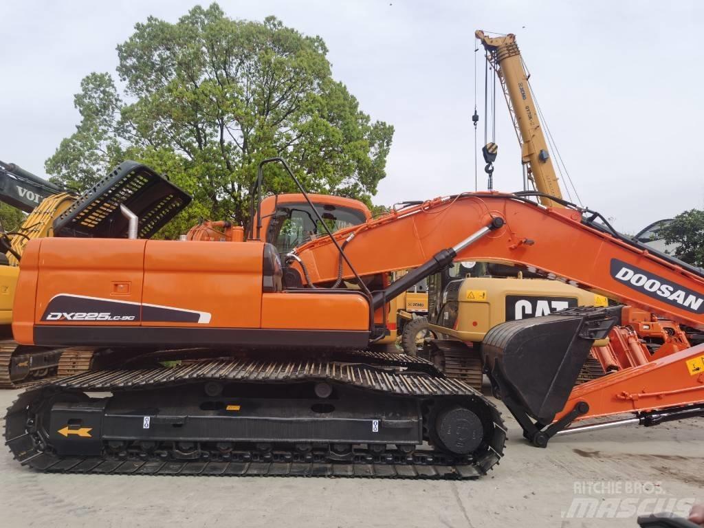 Doosan DX 225LC-9C Roomikekskavaatorid