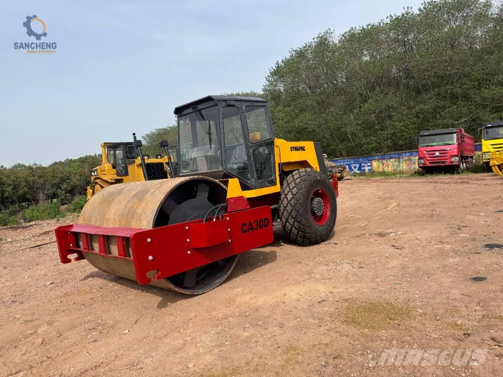 Dynapac CA 30 D Ühe trumliga rullid