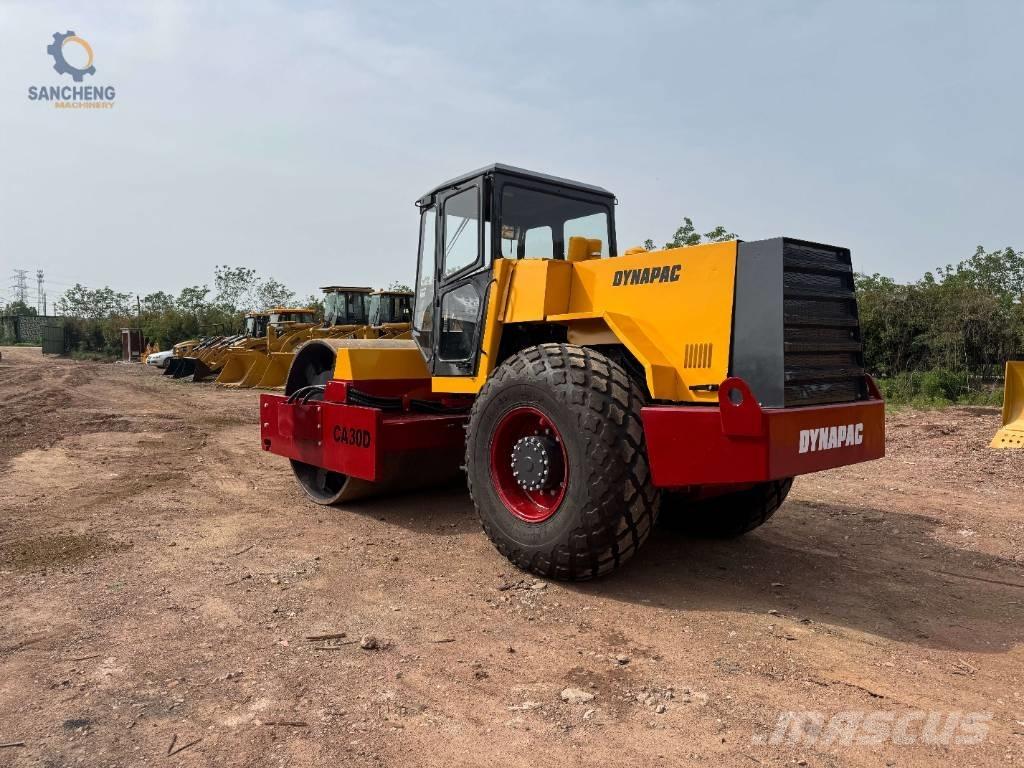 Dynapac CA 30 D Ühe trumliga rullid