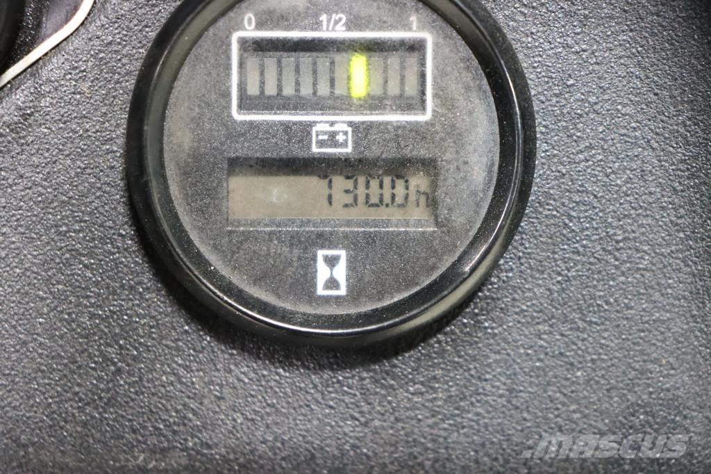 Komatsu CNI 14 Järelkäidavad virnastajad