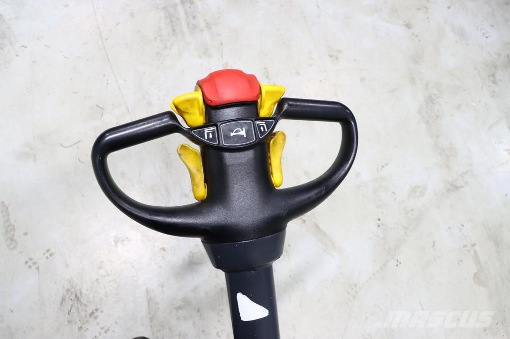 Komatsu CNI 14 Järelkäidavad virnastajad