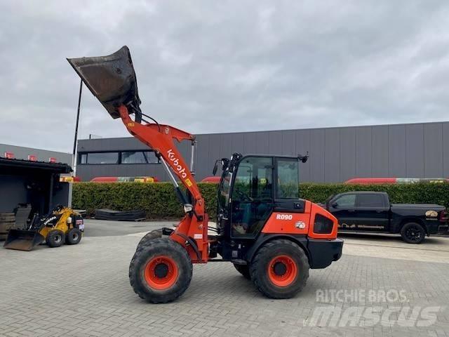 Kubota R 090 Rataslaadurid