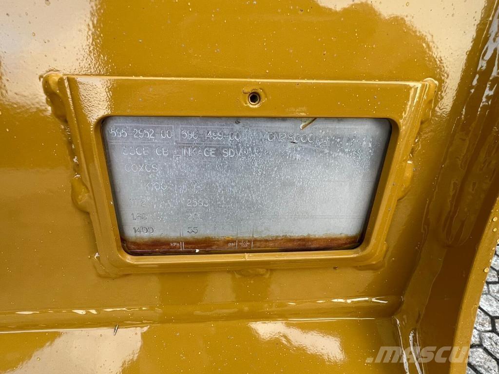 CAT 326-07 Roomikekskavaatorid