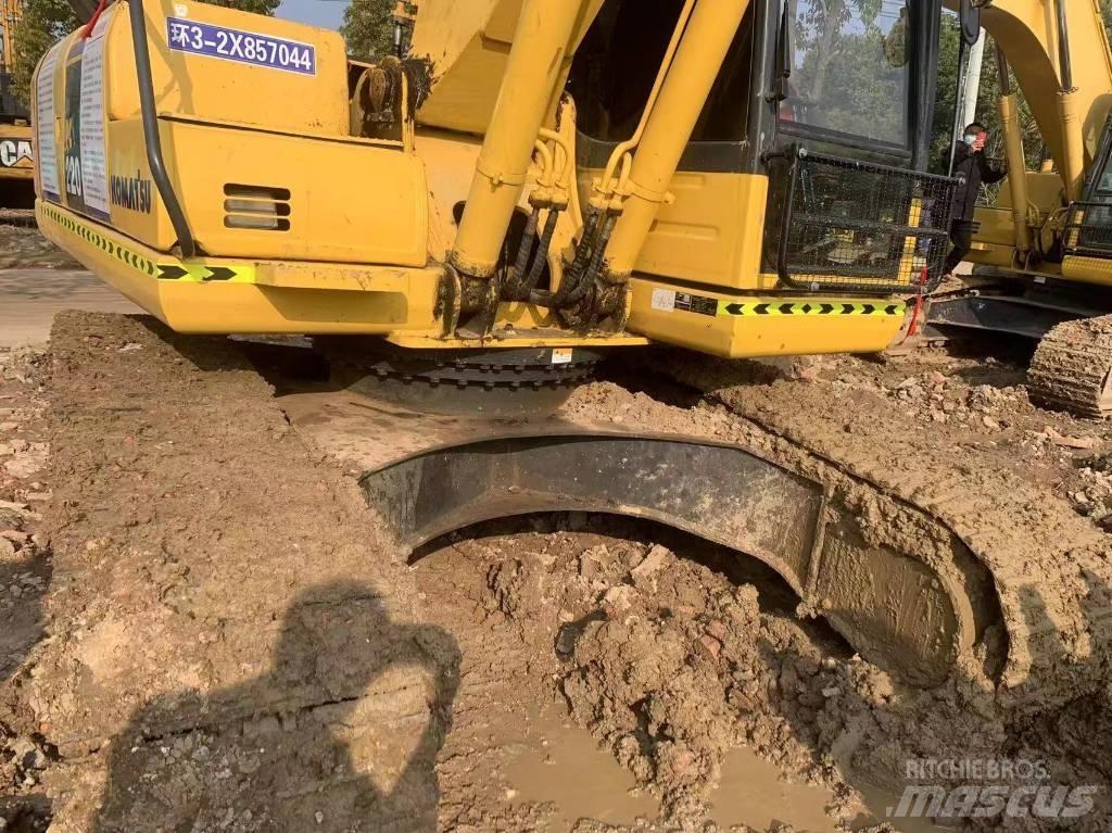 Komatsu PC 220-8M0 Roomikekskavaatorid