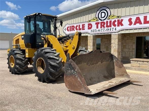 CAT 930M Rataslaadurid