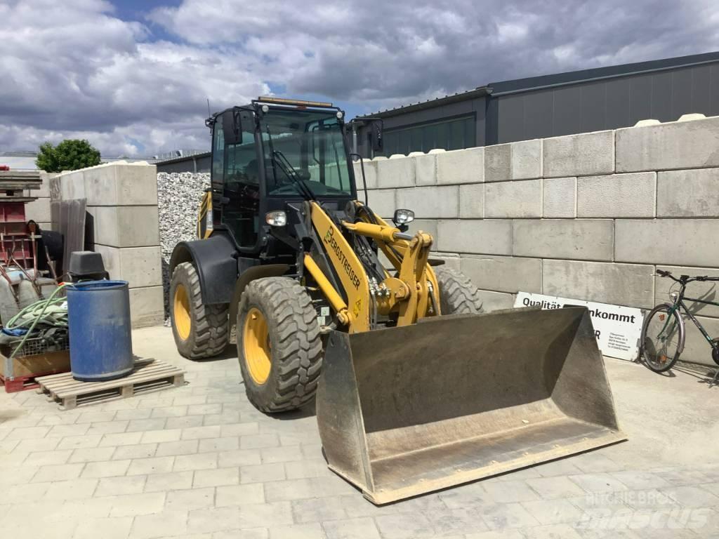 Komatsu WA100M-8 Rataslaadurid