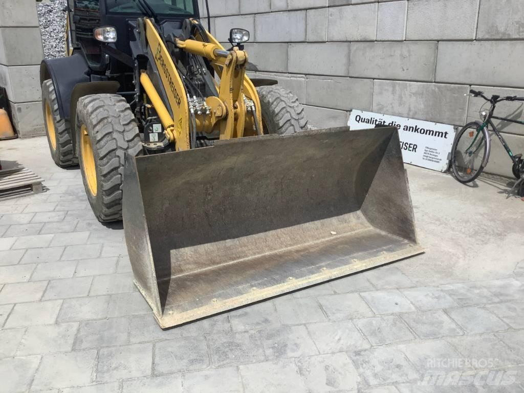 Komatsu WA100M-8 Rataslaadurid