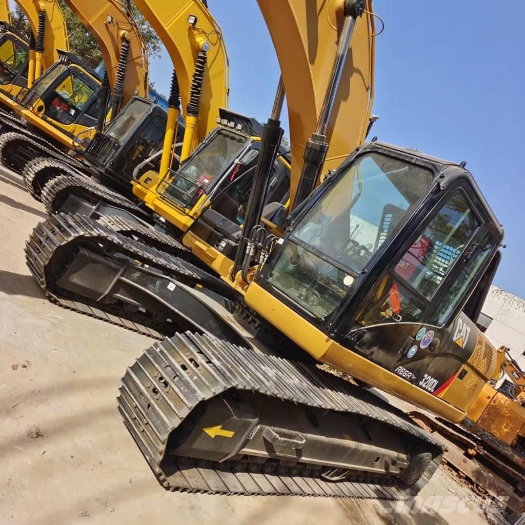 CAT 320 D L Roomikekskavaatorid